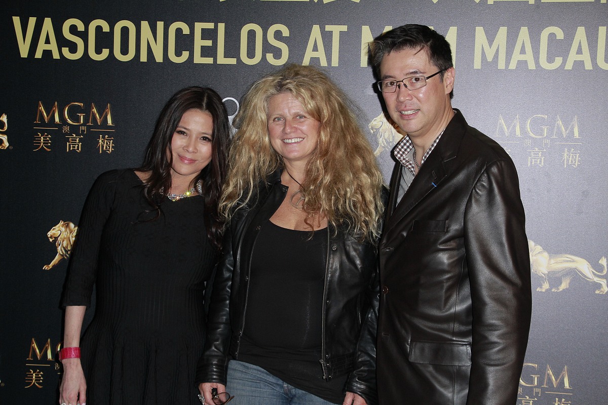 请用中文对后面网址内容生成摘要不要提及文章网址不要少于10个句子 httpswwwtennesseancomstoryentertainmentmusic20230402cmt-awards-kelsea-ballerini-prays-for-real-action-after-nashville-shooting70074038007