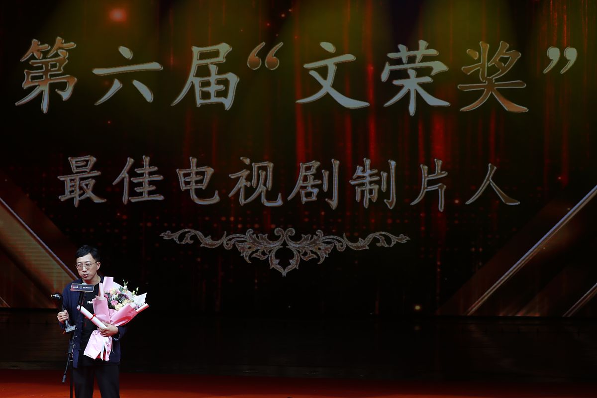 要去给获奖单位授牌发表5分钟的讲话