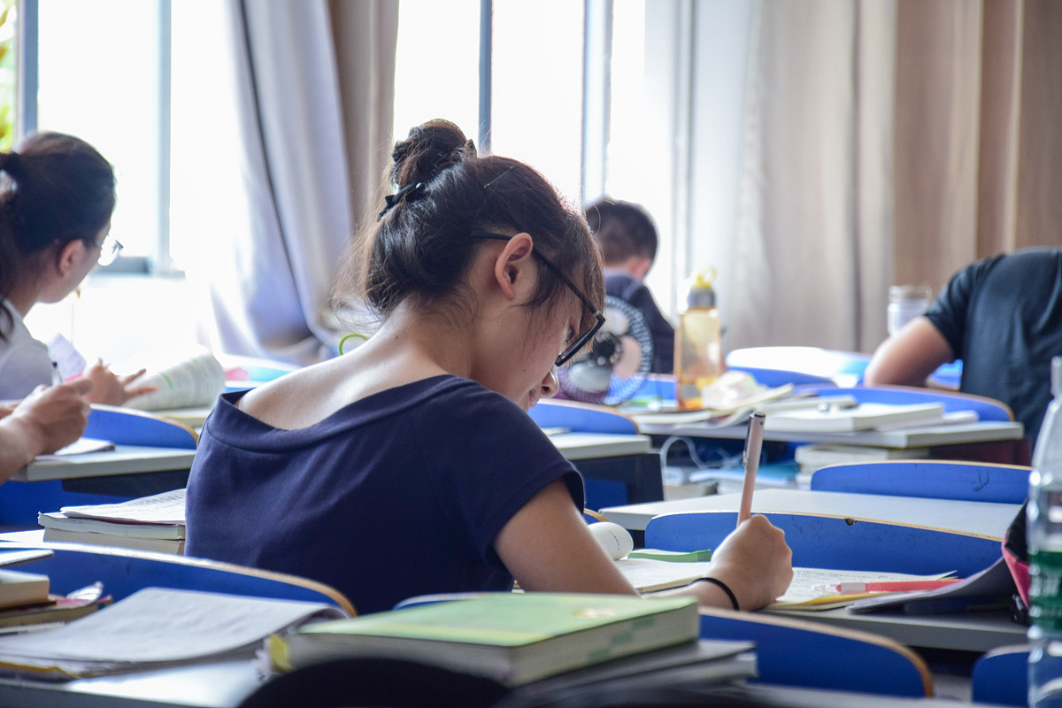 大学生活中的成长与启示：一位大学生的自传