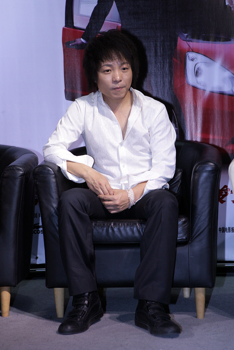 2008年11月11日,北京,电影《爱情呼叫转移2》官网启动仪式举行.许巍手