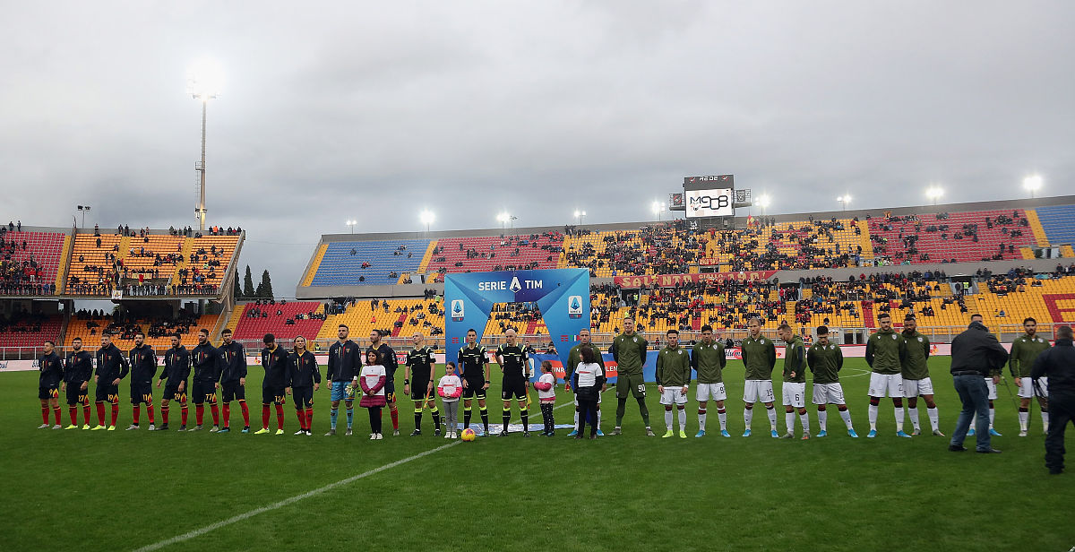 法兰克福官方宣布镰田大地决定不和俱乐部续约这名26岁的日本攻击手今夏将以自由身离队。2017年夏天镰田大地从鸟栖砂岩加盟法兰克福。2018-19赛季这名日本国脚曾被租借至比利时甲级联赛球队圣图尔登他在那里取得了巨大突破。迄今为止镰田大地为法兰克福在各项赛事中出战170场比赛打进37球并送出31次助攻。在德甲赛场上他出战119场比赛打进18球并送出27次助攻。欧战是他大放异彩的舞台在参加的38场欧战