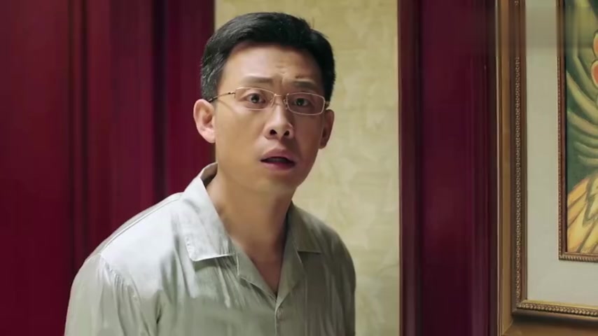鸡毛飞上天:玉珠正扒陈江河衣服,结果被儿子当场撞见,太尴尬了