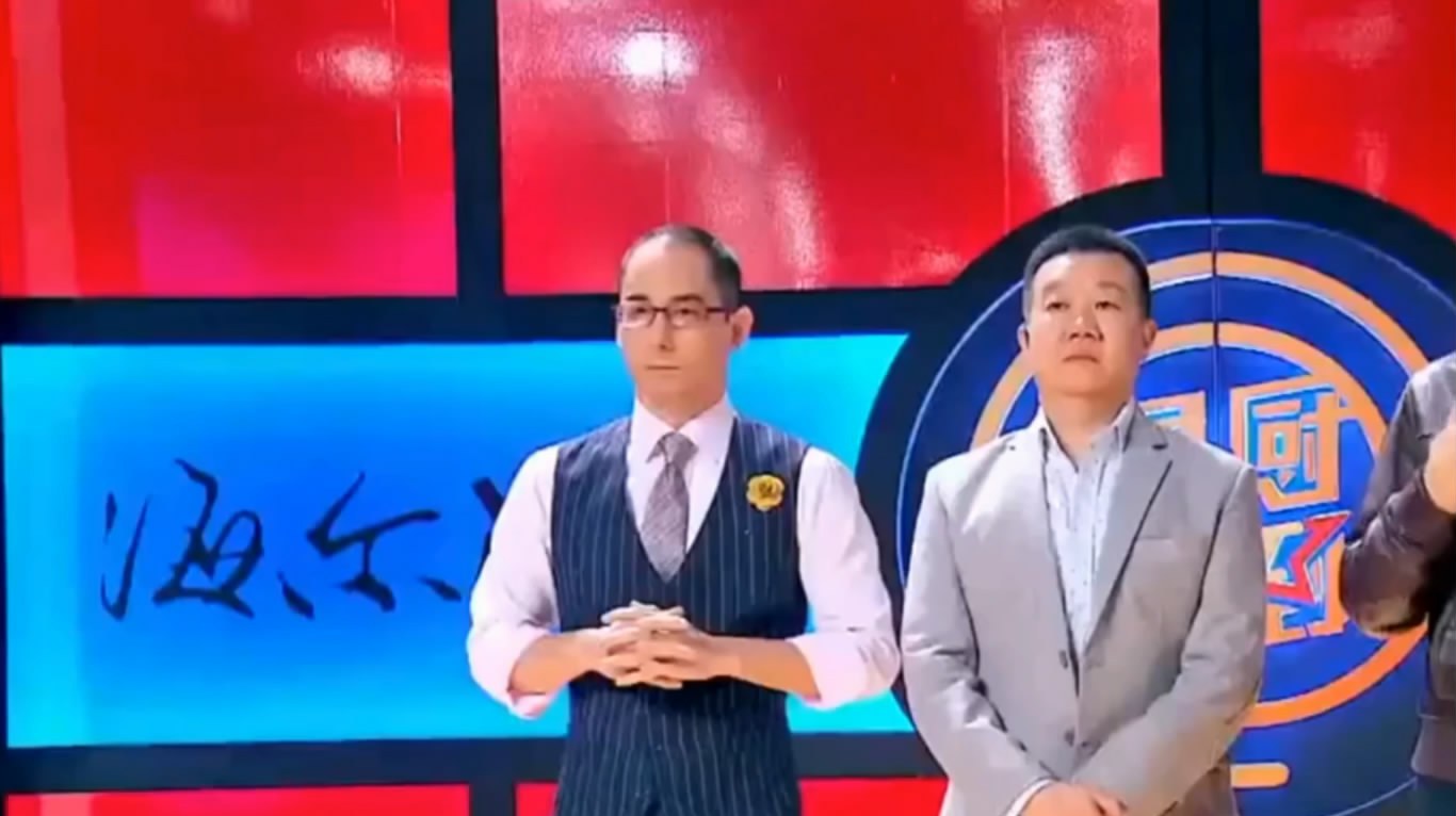 刘一帆做正宗的水煮鱼,片鱼手法太霸气,选手们都看呆了