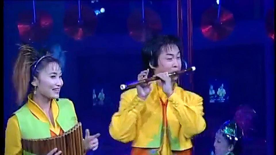 [图]春晚经典回顾-2001年 器乐演奏《天上人间》演奏：曾格格、冯晓泉