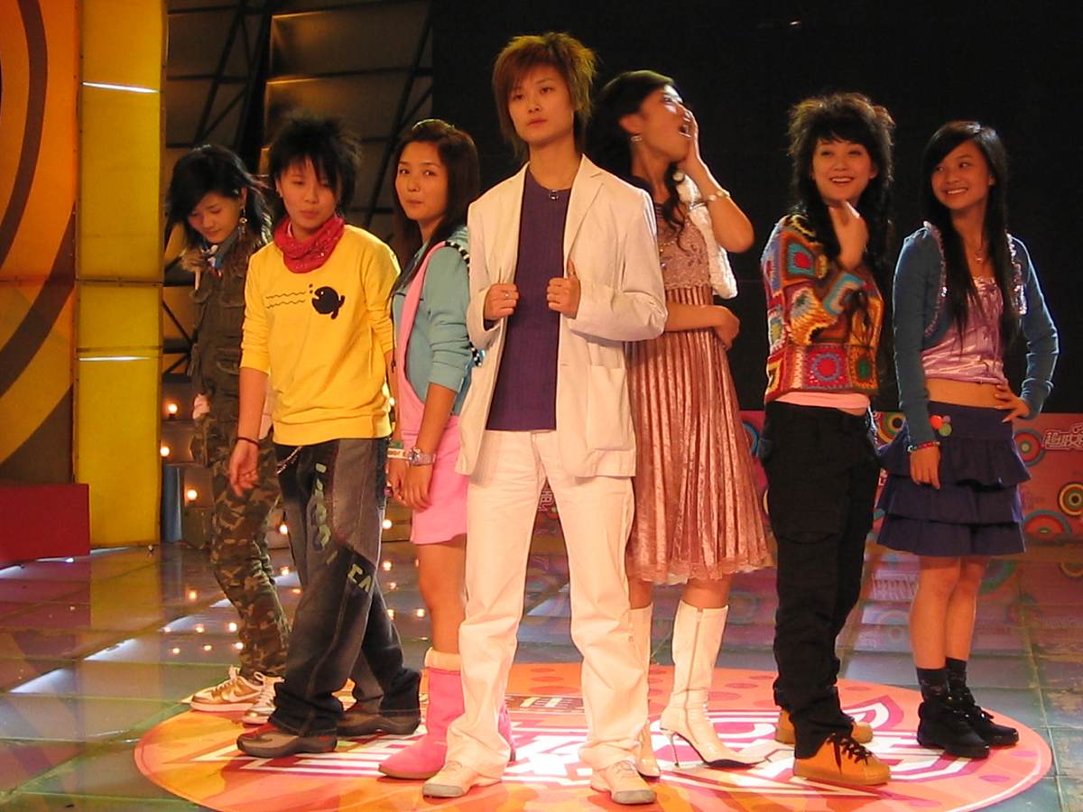 2006年3月13日,《超级女生》电视剧将于年中与观众见面,剧组于近日在
