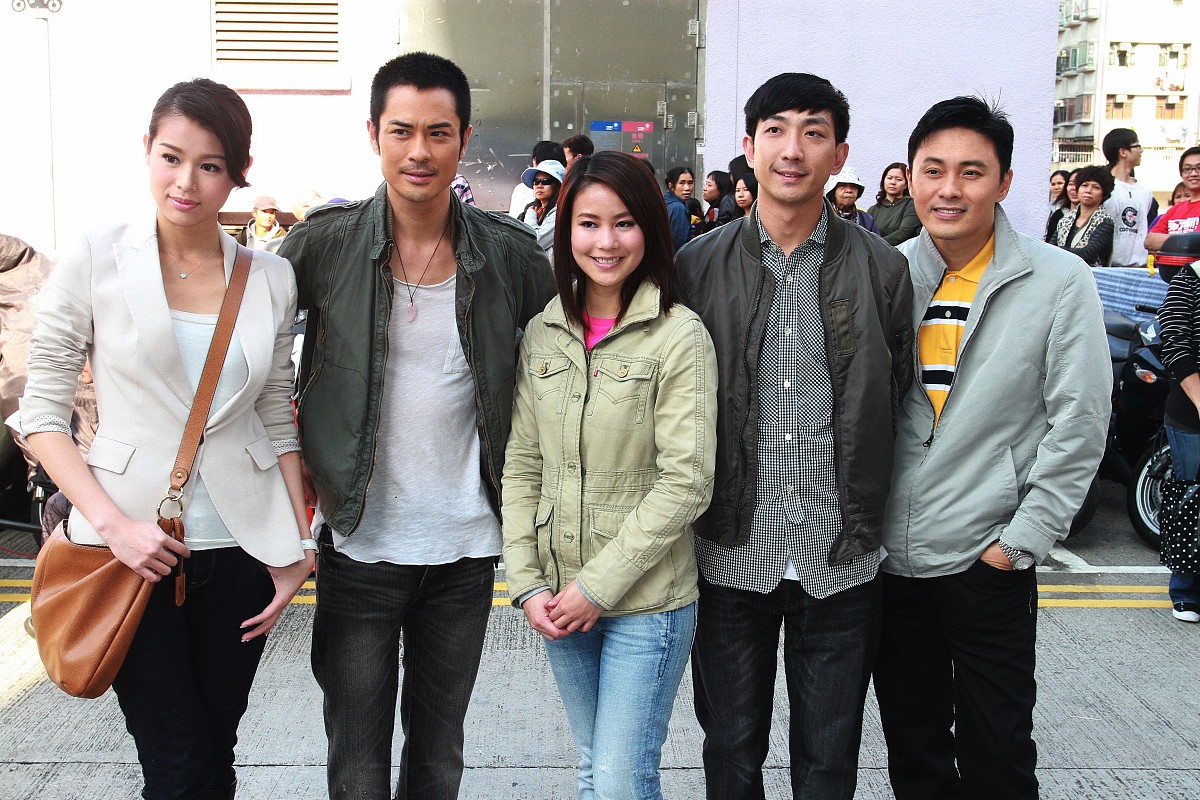2011年12月13日,香港,电视剧《怒火2》探班.***_***胡杏儿 郑嘉颖+++_