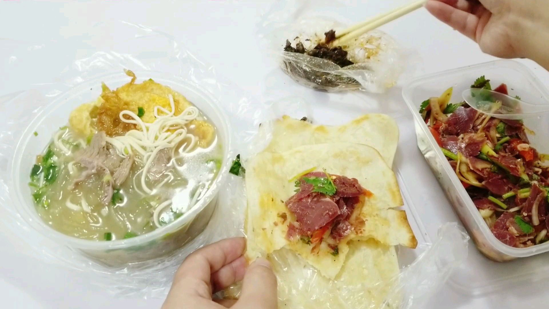 58元“淮南牛肉粉丝汤”,烧饼4种吃法真是一绝,黑色豆子是什么