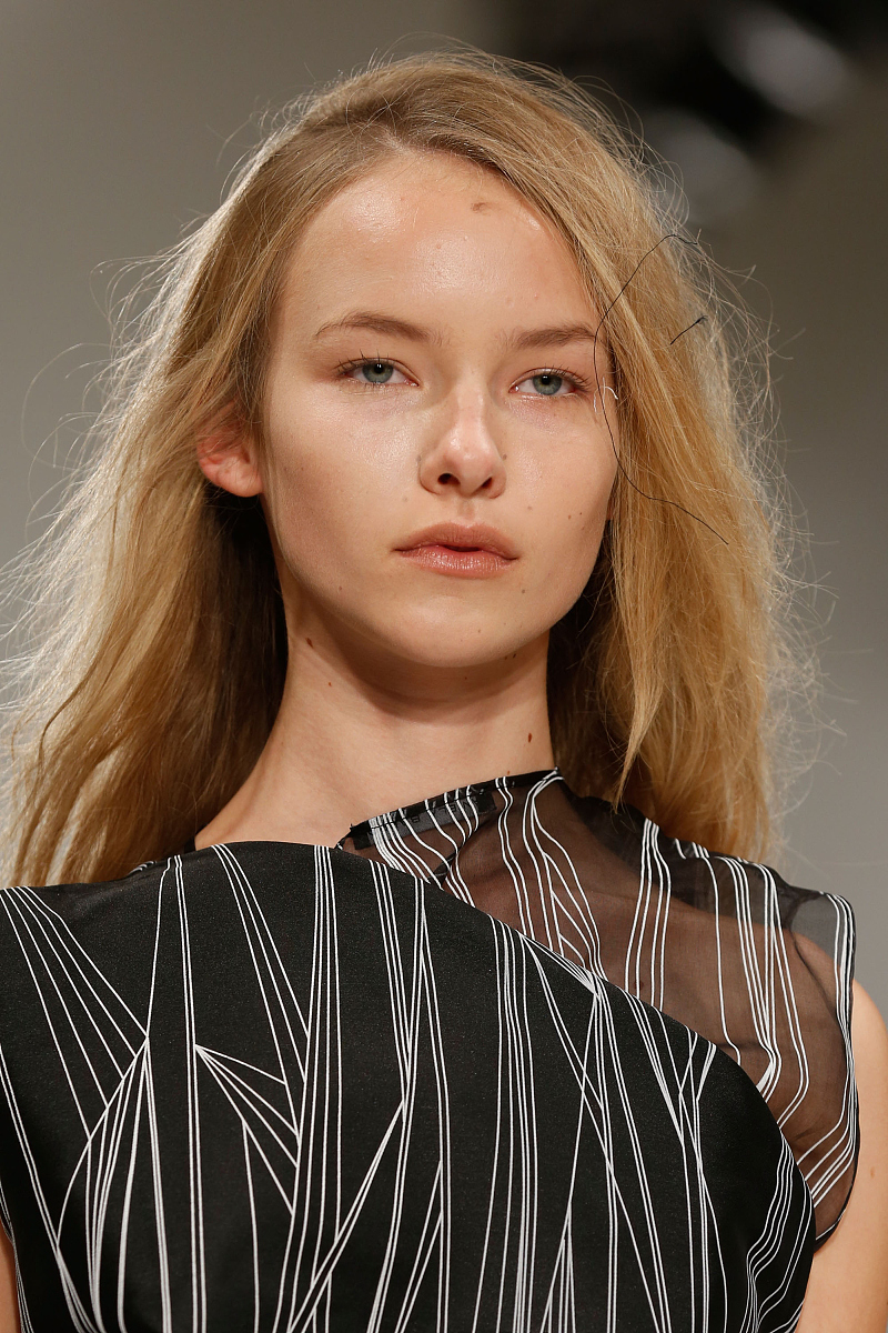 Vladalena Roslyakova 年龄：俄罗斯超模的辉煌生涯