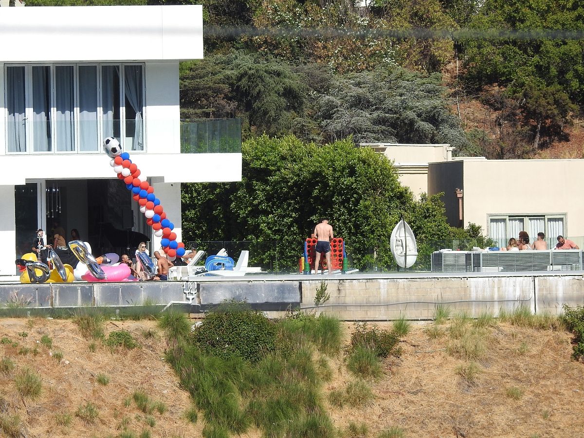 hill like white elephant续写英文120词附带中文好结局