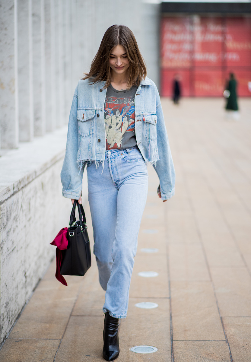 秋季温柔穿搭｜卡其外套+高腰牛仔裤，气质又时髦！