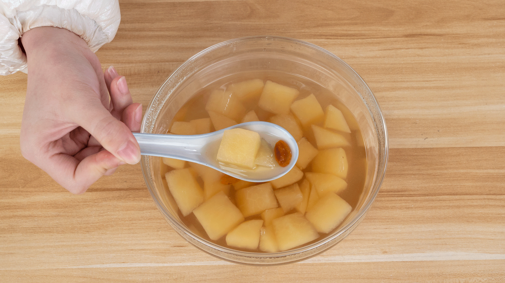 冬天苹果不要生吃,试试不一样的做法,酸甜可口,营养更容易吸收