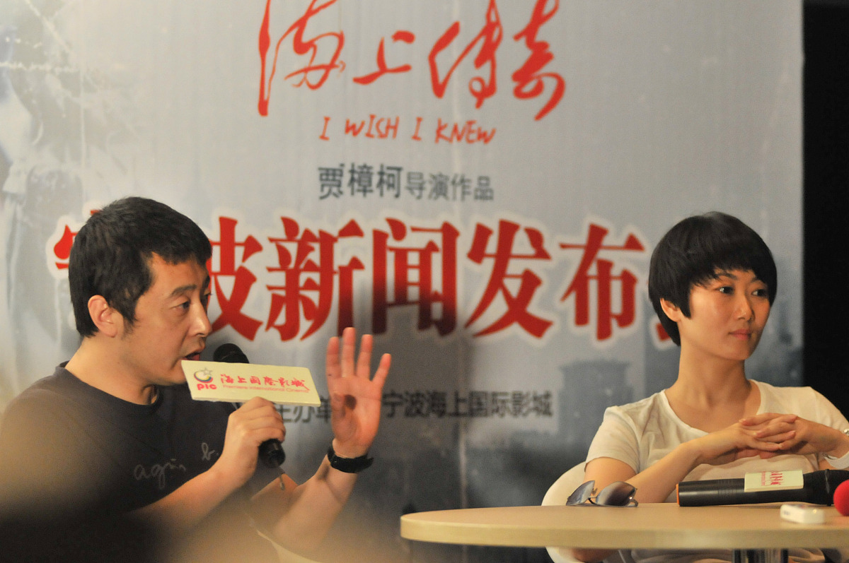 2010年7月4日,浙江宁波,电影《海上传奇》宣传发布会.  (应摄影师要求