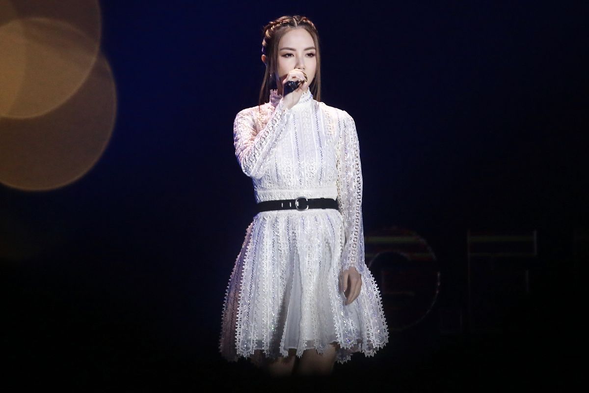 邓紫棋新歌《失落的青春》：献给迷茫的你，勇敢追梦，重新开始！