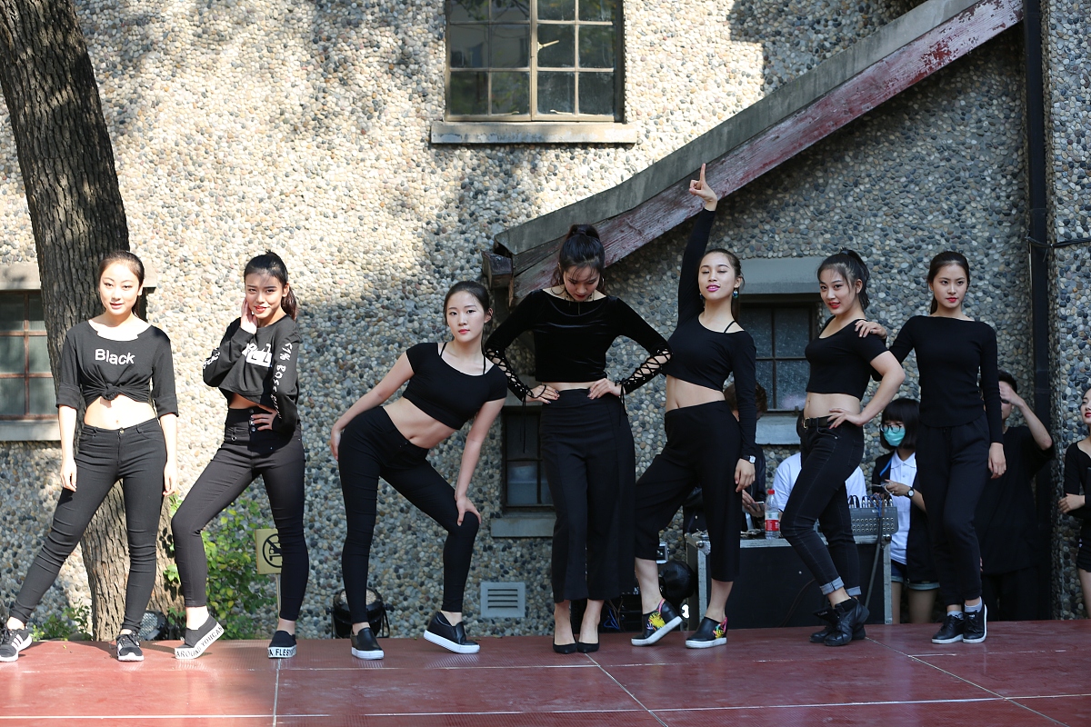 成都文化艺术学校戏剧表演专业好不好？课程设置深度解析