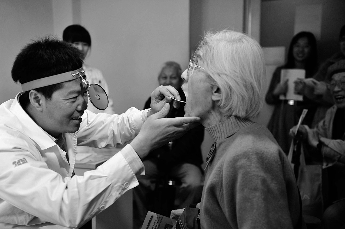 超好笑的笑话：猴子和大象的对话