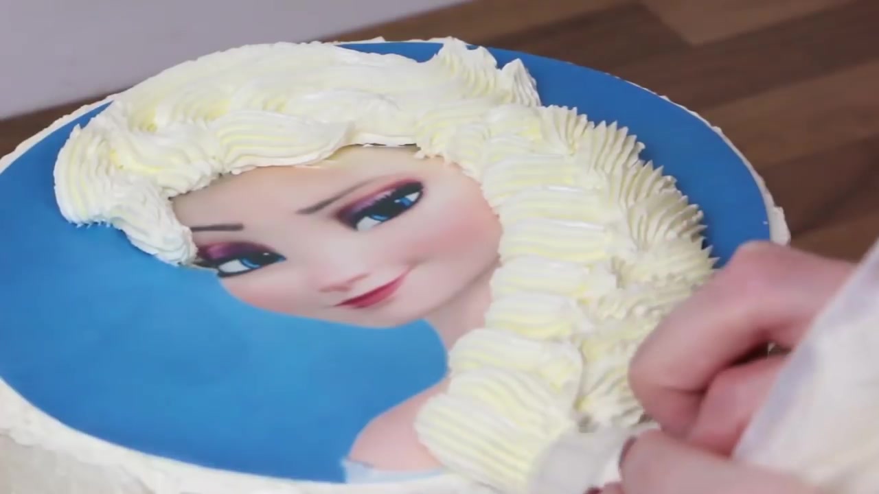 蛋糕师手下的冰雪女王蛋糕,真漂亮啊