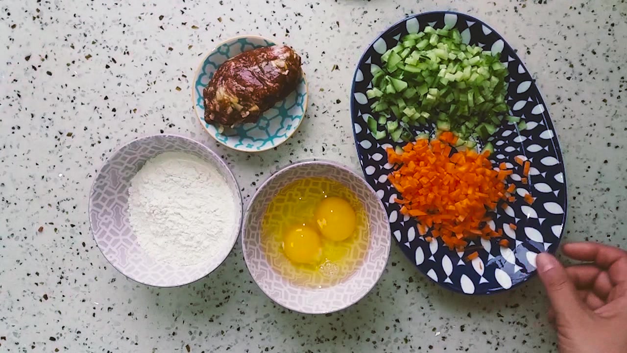 黄瓜胡萝卜肉蛋饼怎么做最好吃?简单易懂,亲戚朋友都赞不绝口