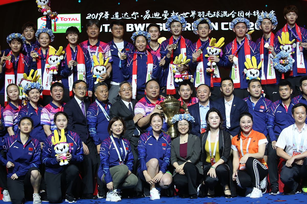 2010年2月12日至28日第21届冬季奥运会在 举行。中国代表团获得了 枚金牌、2枚银牌和4枚铜牌刷新了多项蛙界纪录取得了历史性突破。A 温哥华；6B 温哥华；5C 多伦多；6D 多伦多；5选项B为什么正确逐个分析其他选项为什么错误
