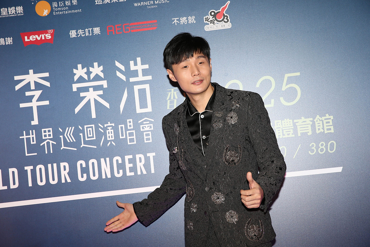 以音乐爱好者的角度写一篇1200字关于丁太升评价李荣浩新歌《乌梅子酱》俗不可耐如何看待乐评人的评价？的文章