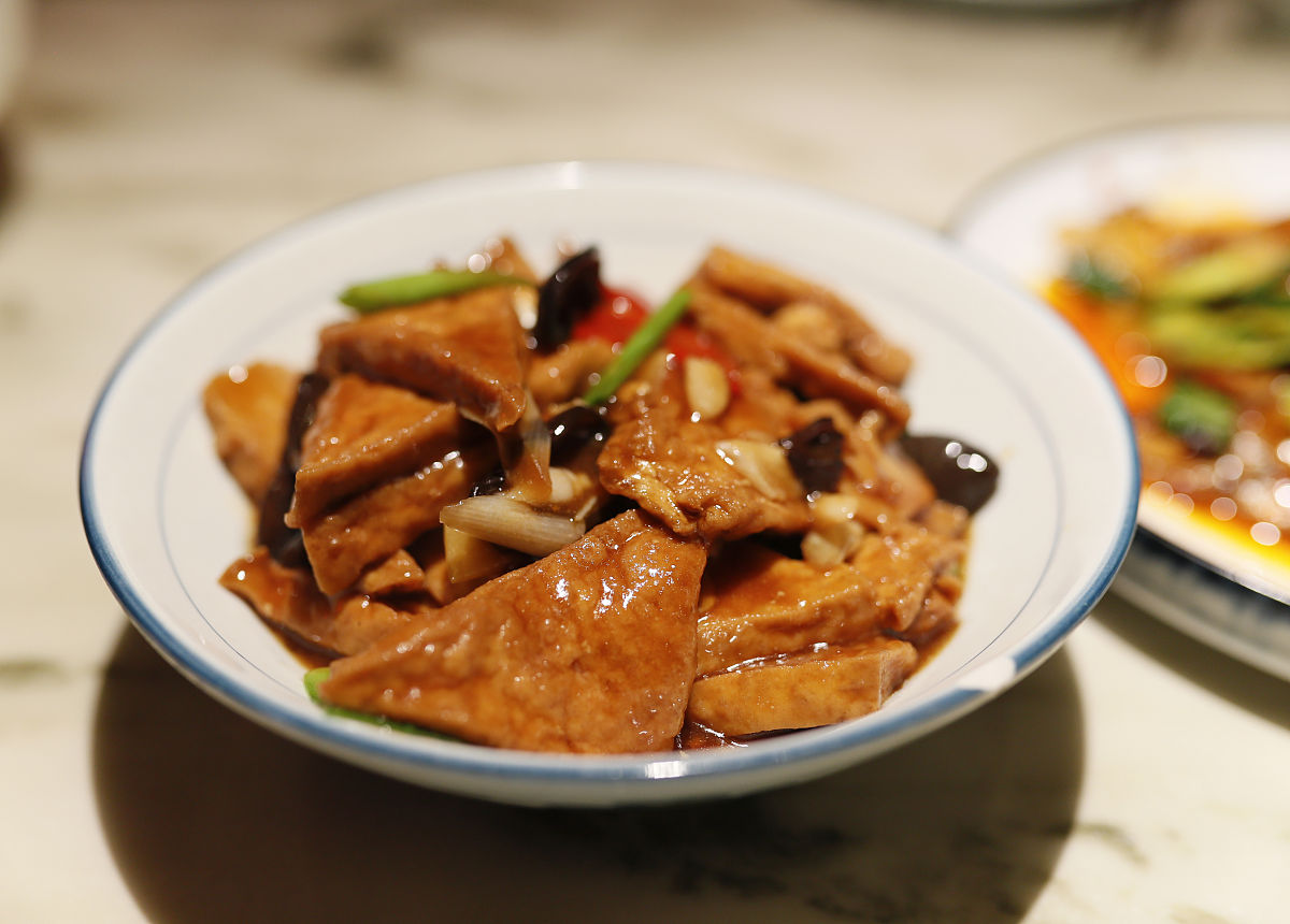 请帮我写1篇650字的博客文章主题是：红烧豆腐的家常做法