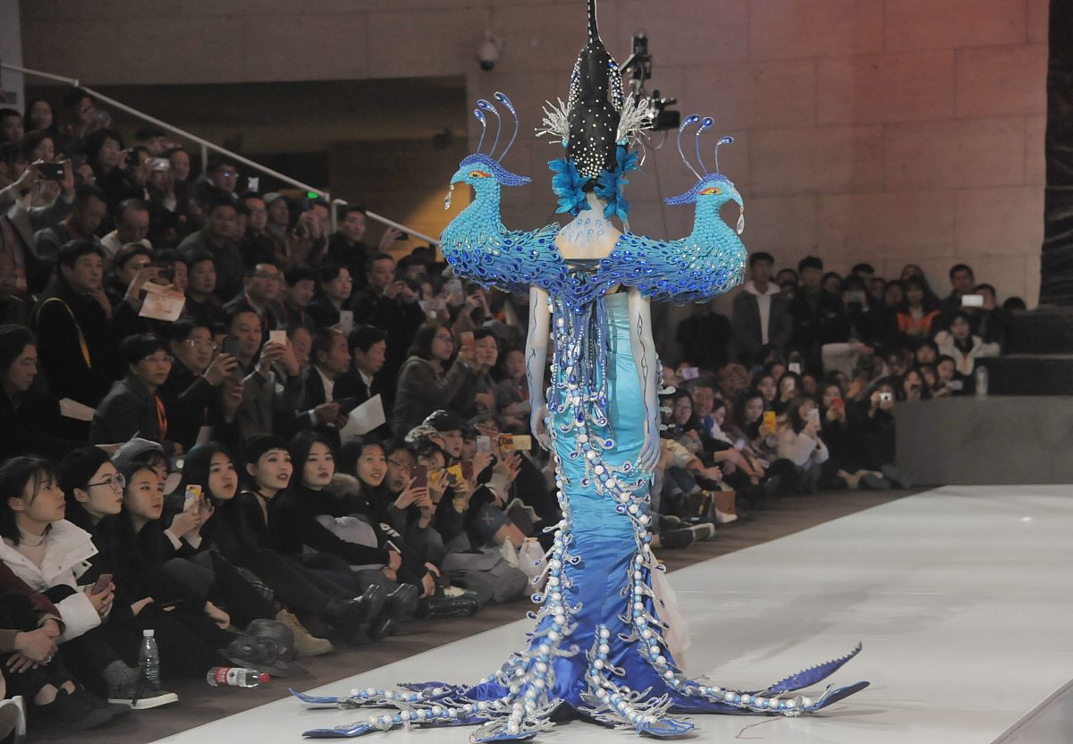 给我十个关于人工智能与东方美学的舞剧主题