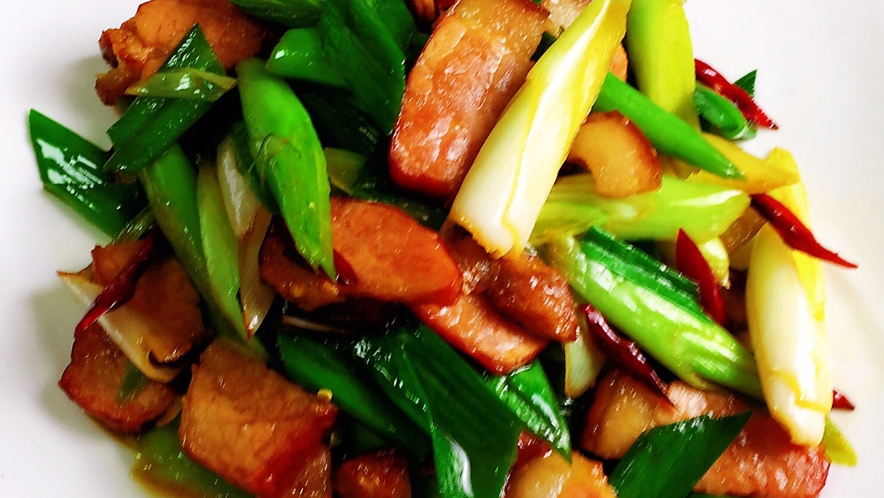 青蒜炒腊肉还没吃呢光闻菜味就老香老香了!