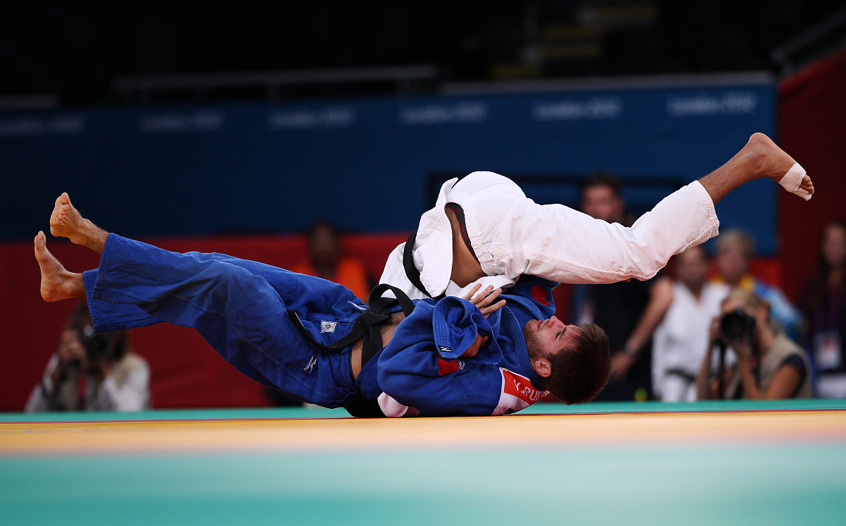 Excel 2010单元格保留两位小数：四舍五入吗？