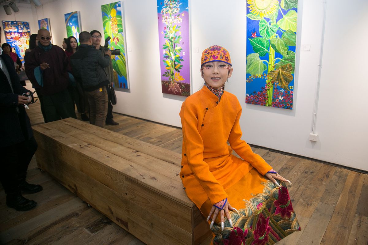 2013年11月20日,杭州,云南大理双廊白族农民画展《我们远方的家园》在