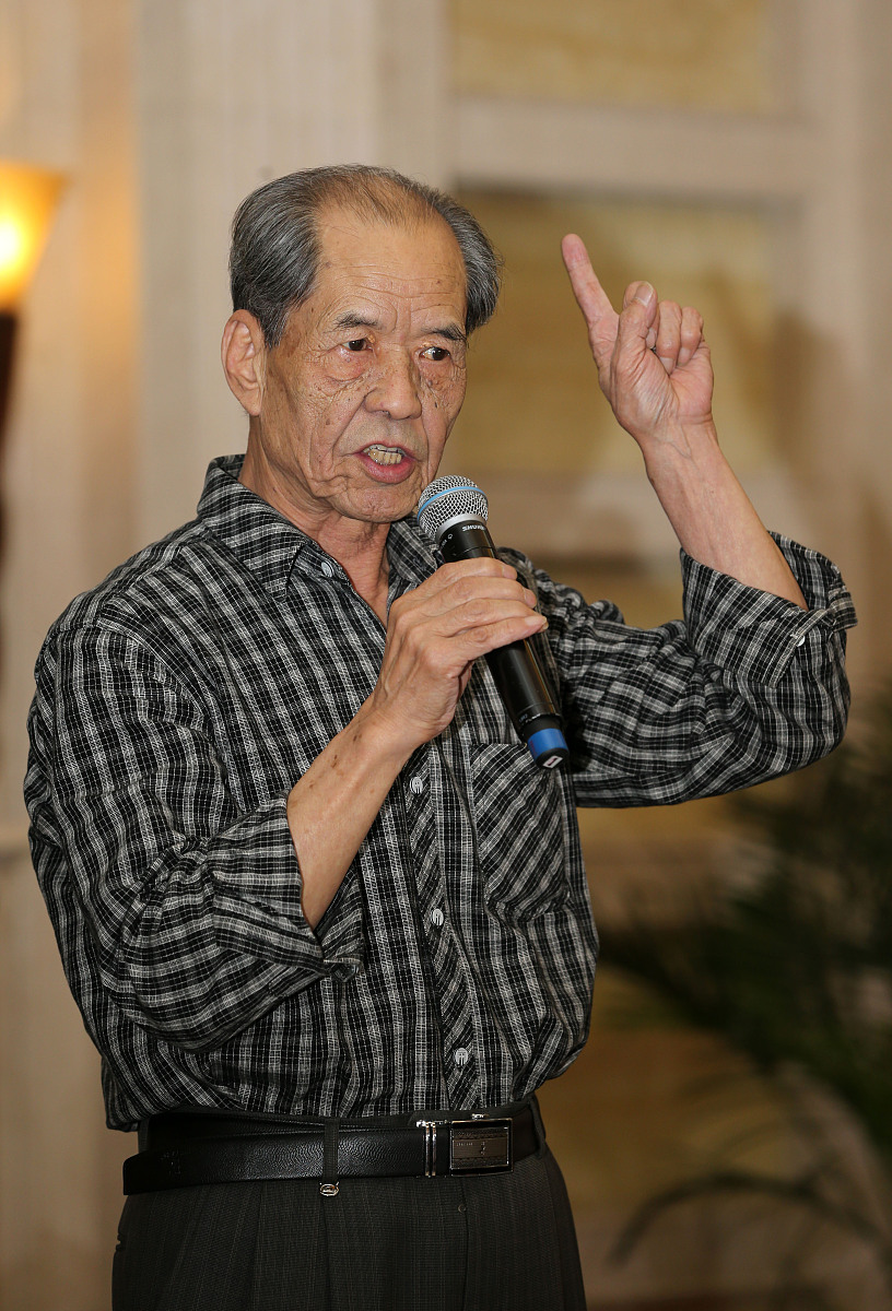 《白鹿原》: 陈忠实经典小说，揭示中国农村百年变迁