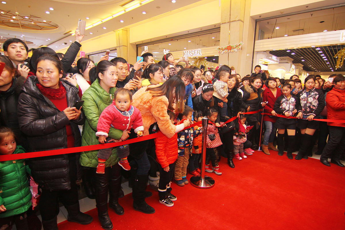 我们来玩剪刀石头布吧
石头，我赢了