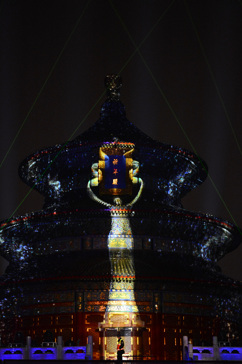 2013年4月15日,北京,天坛祈年殿进行了第三届北京国际电影节开幕式活