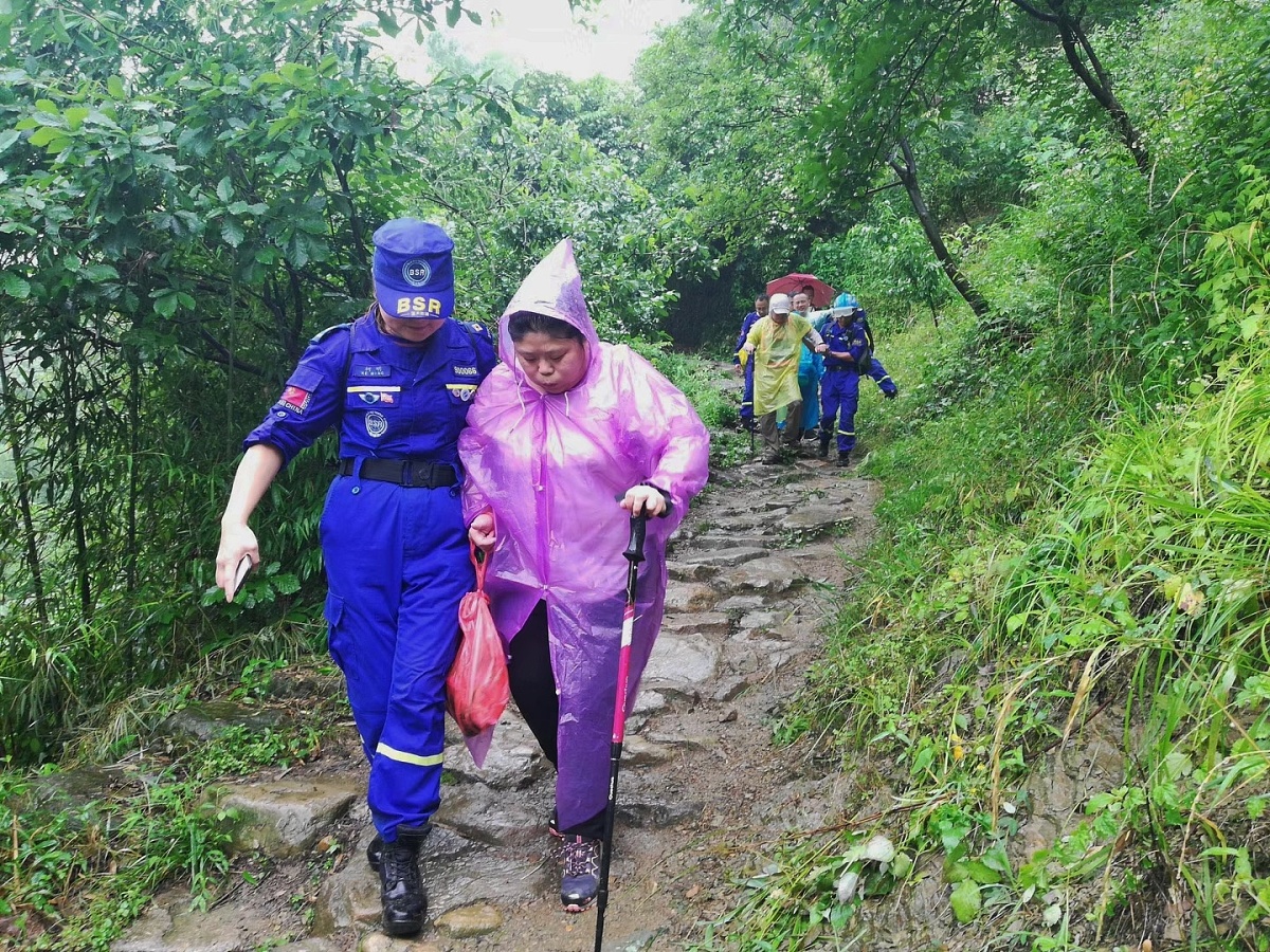 ***_***2018年6月10日,安徽宣城,35名盲人(弱视)古道体验者在宁国万家