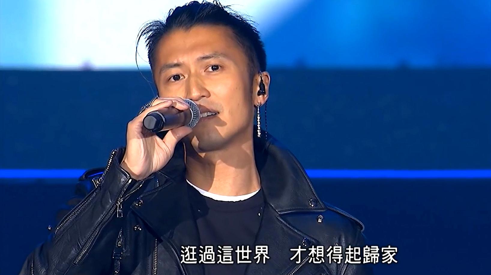 [图]第41届十大中文金曲音乐会,谢霆锋演唱新歌《青空》,帅呆了!