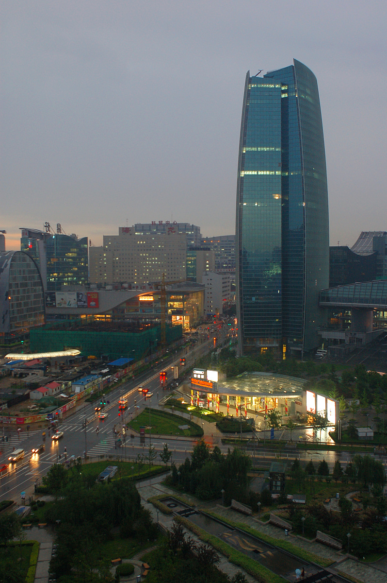 2006年8月1日,北京,已经崛起的中关村新地标在夜色中.+++_+++中关村,