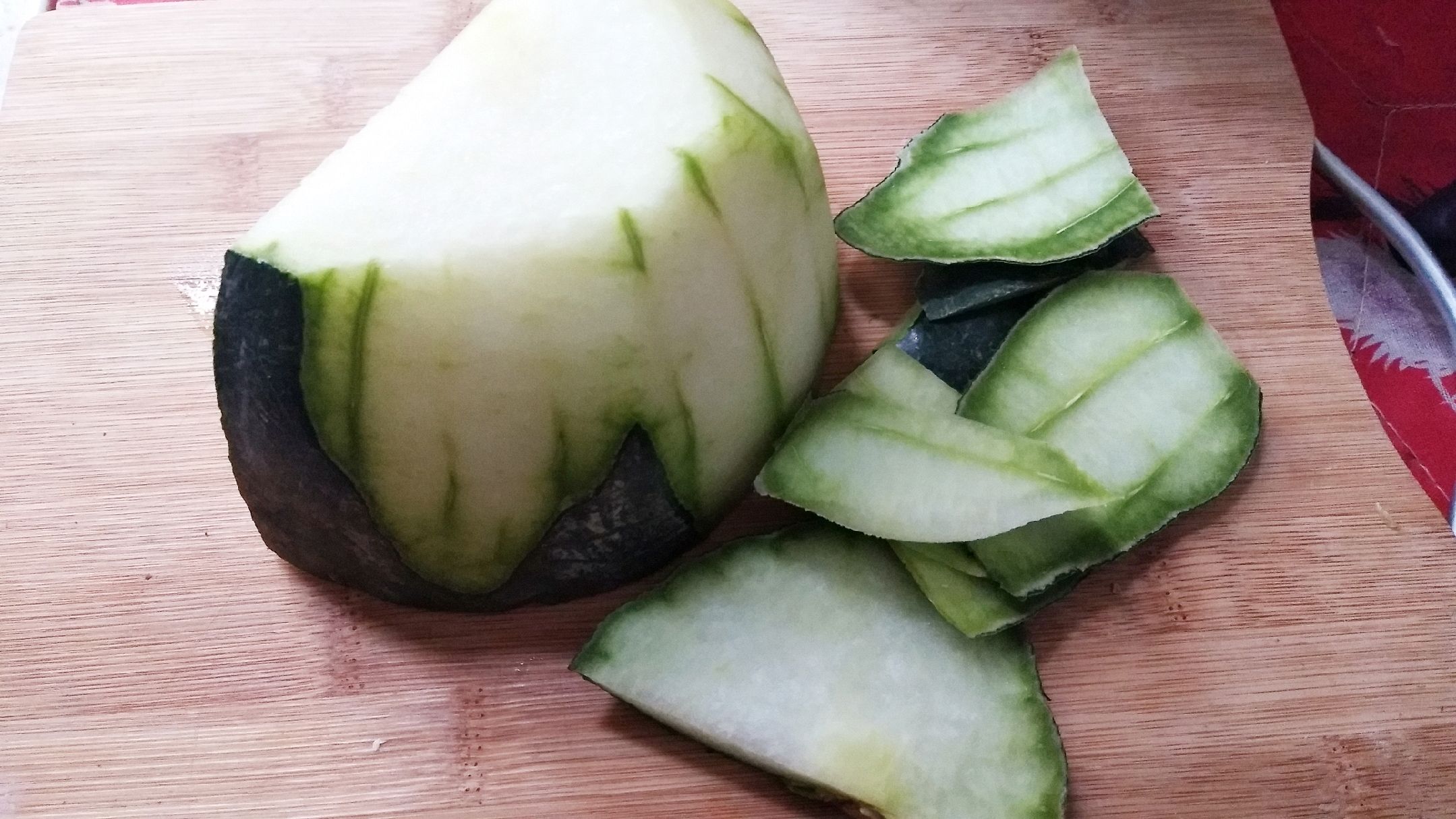 “冬瓜焖肉”不放一滴水,原汁原味。一个人一盘不够吃