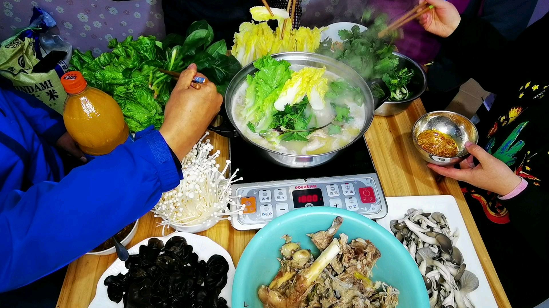 羊肉火锅在家做,简单方便又卫生,不用火锅料,比饭店里都好吃