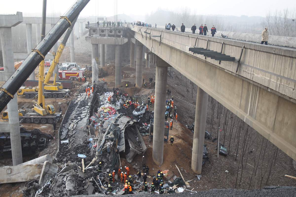 綦江彩虹桥坍塌事件的伦理反思：工程师责任与安全保障