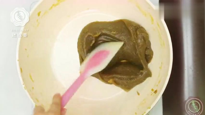 卖了十几年糕点的婆婆,教你做冰心绿豆糕最细腻好吃做法,超凉快