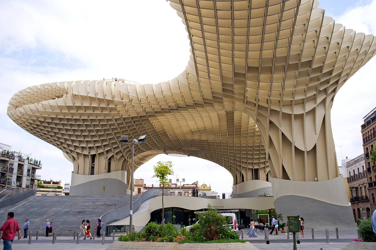 超级木结构"metropol parasol (都市天伞)",位于西班牙最浪漫城市塞维