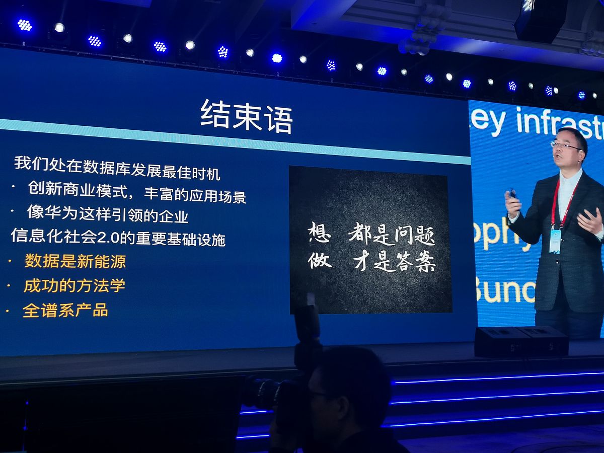 请600字博客文章主题是：手机怎么截屏