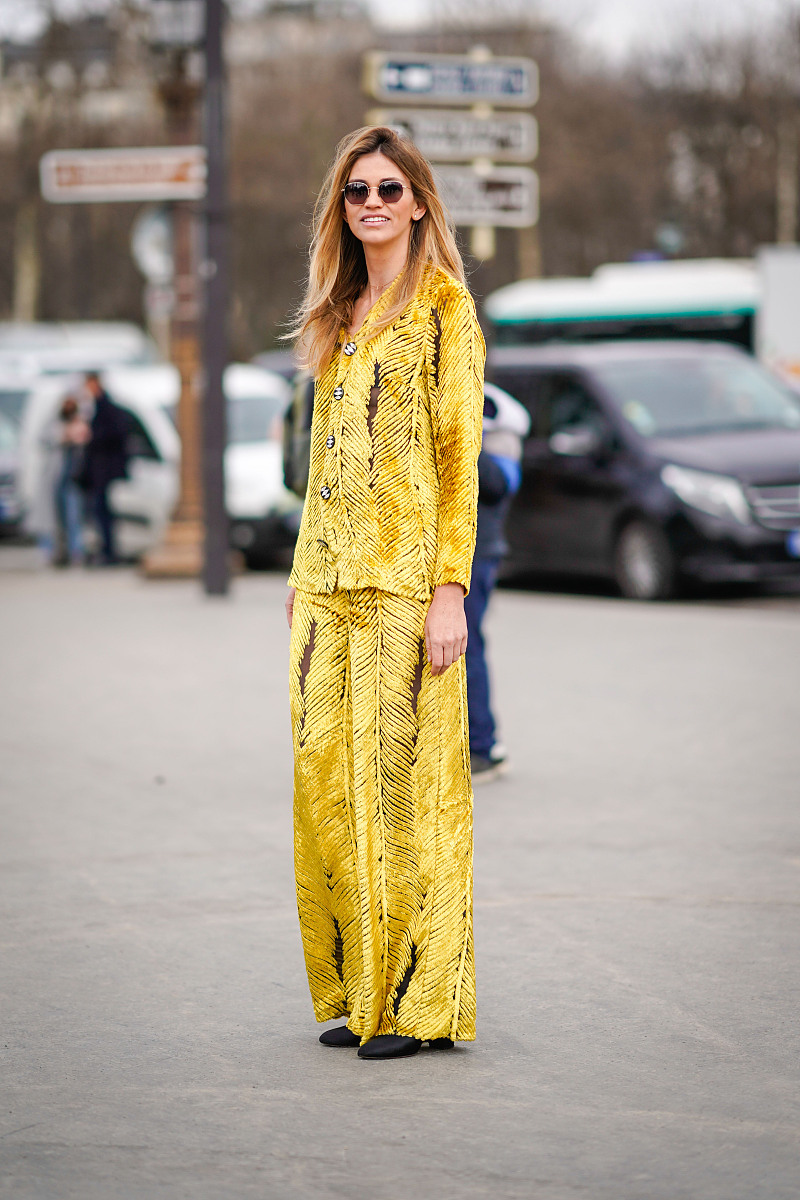 黄色搭配什么颜色好看？4种经典配色方案，让你轻松穿出时尚感！