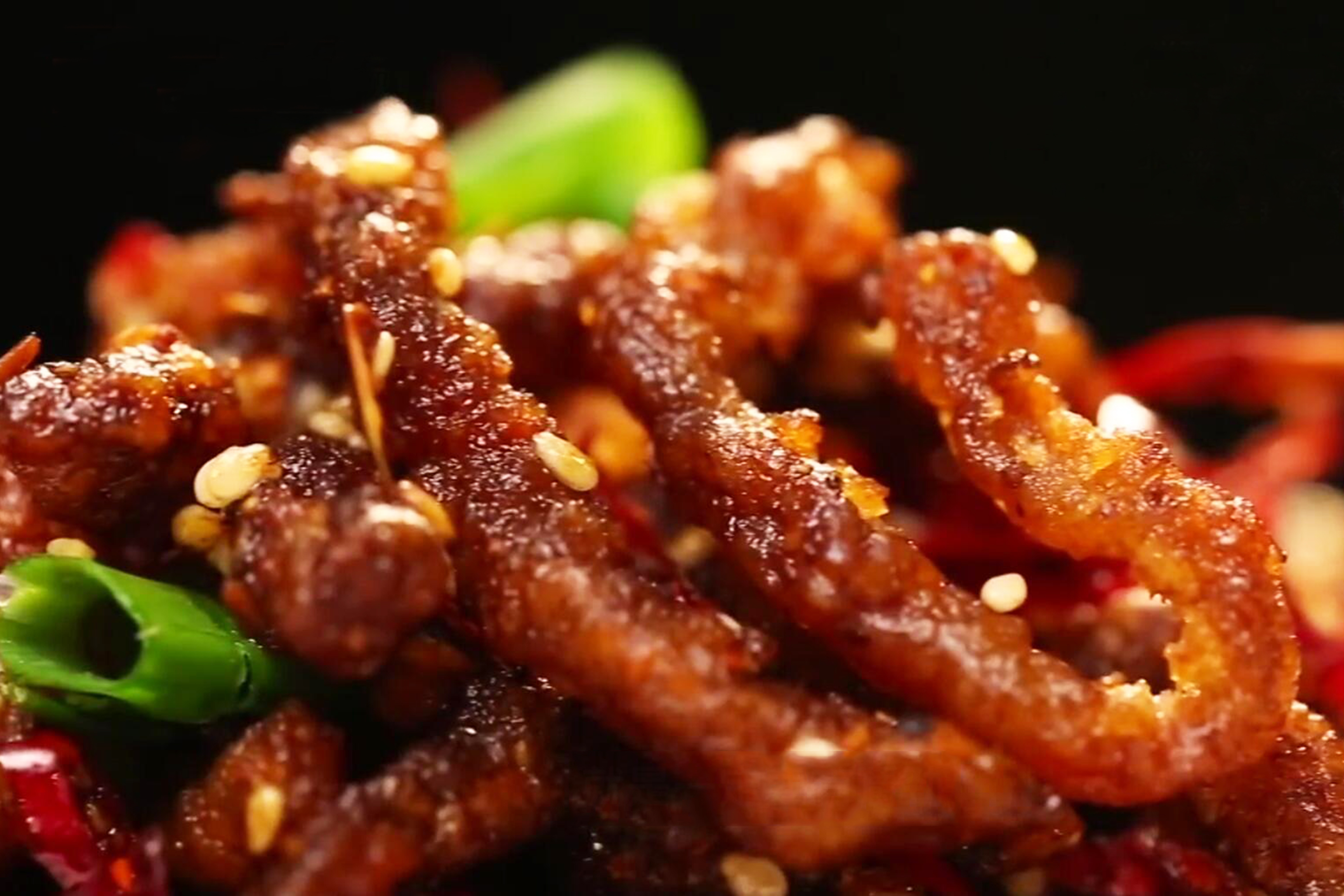 下酒解馋两相宜!牛肉这么做干香不碎有嚼劲,大人小孩都爱吃