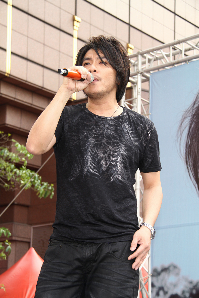 2010年3月6日,台北,阿杜新专辑《没什么好怕》签唱会.***_***阿杜+++_