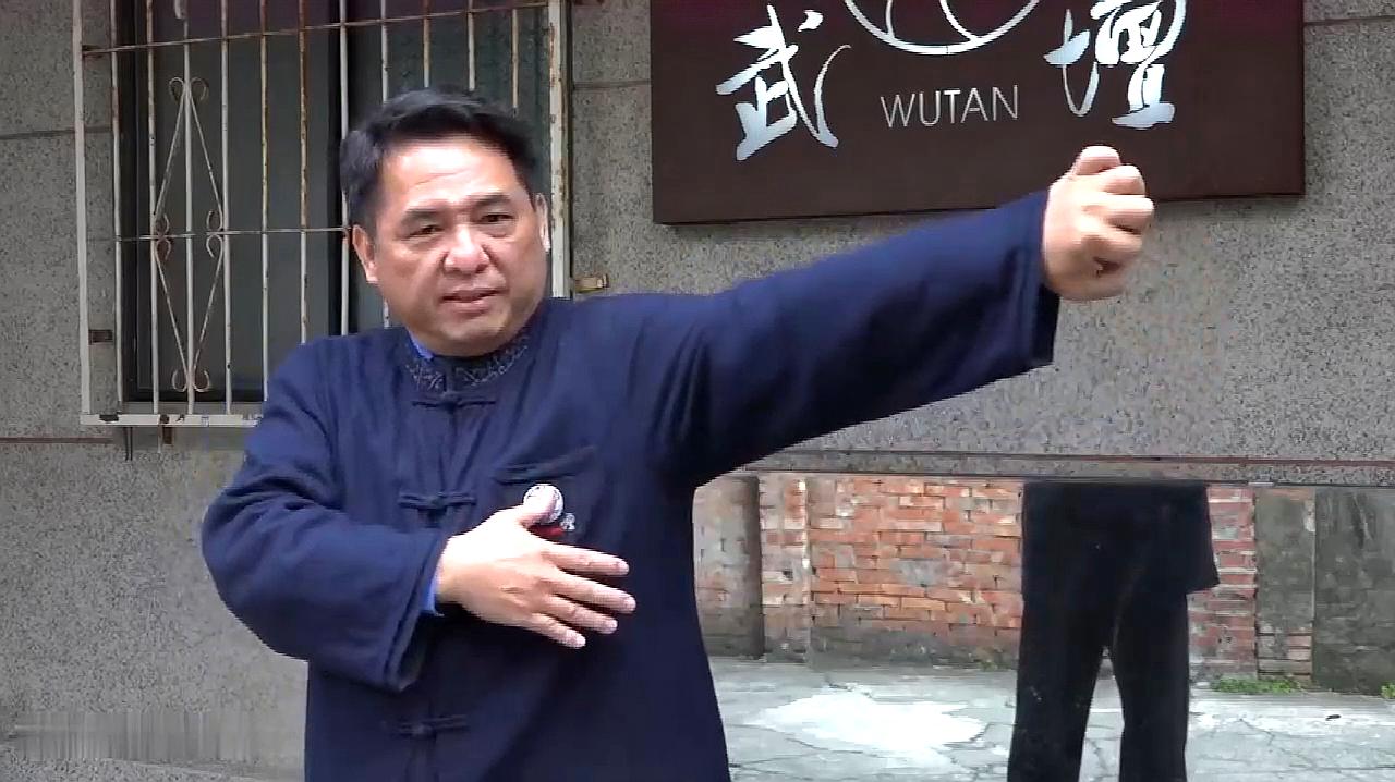 [图]八极拳：圈捶撞肘，八极拳中坚实的基础，学会即可领悟八极拳！