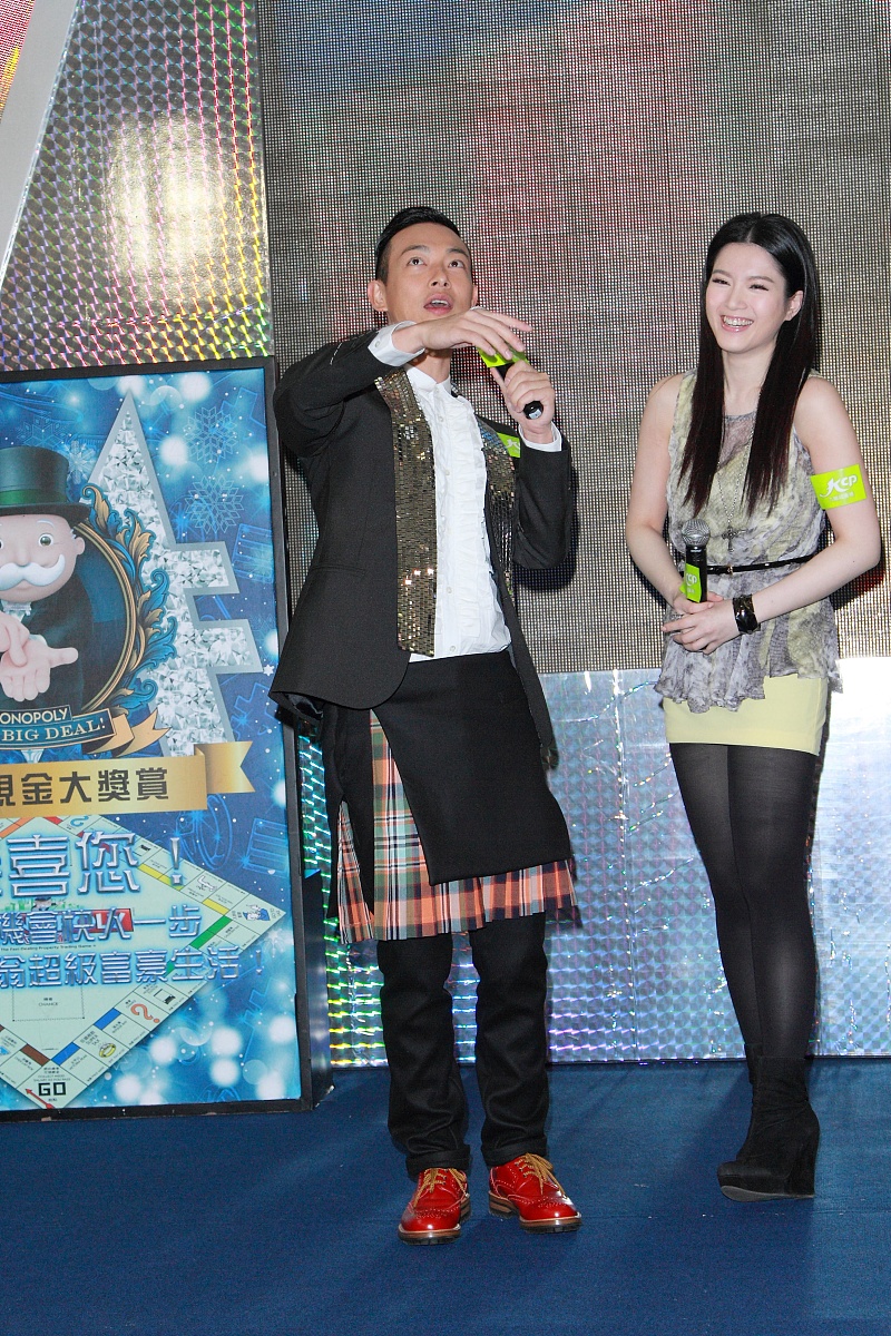 2012年12月23日,香港,明星应邀出席大富翁圣诞活动.***_***梁烈唯  苟