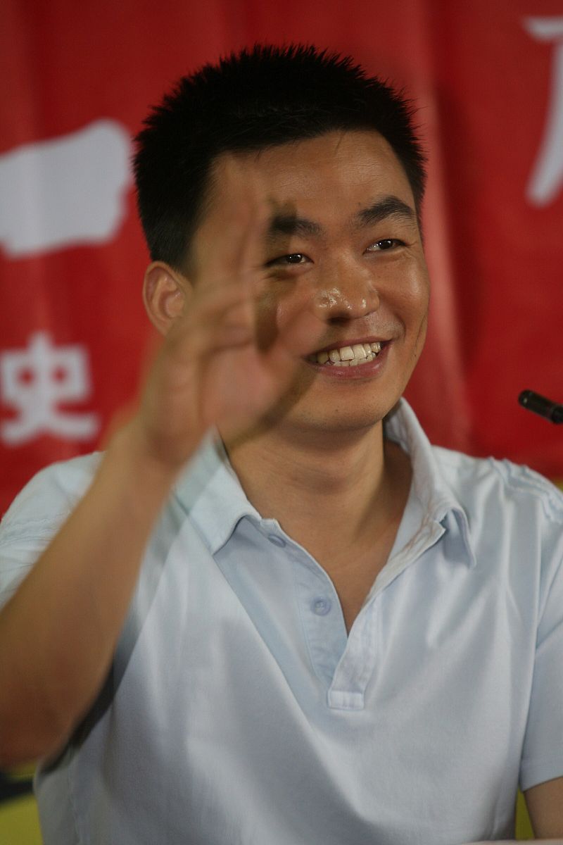 2008年6月29日,北京,王宝强自传《向前进》举行记者会暨签售会.+++_++