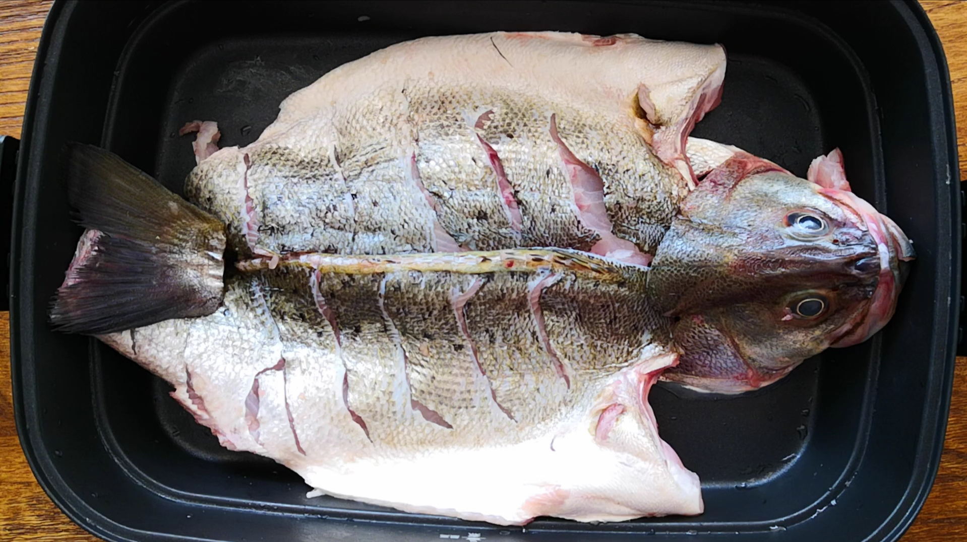 这才是鲈鱼最好吃的做法,比清蒸鲈鱼还要香,天天吃都吃不够!