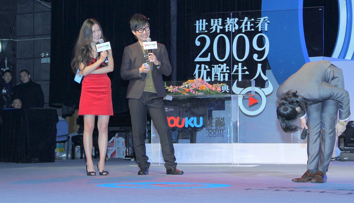 朱梓骁直播带货消费者购买意愿影响因素研究不少于6000字用中文