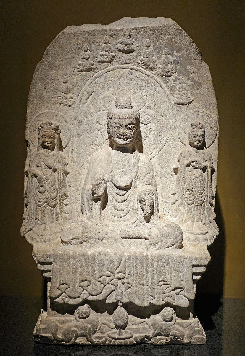 佛像挂在墙上佛台放下面有20公分距离