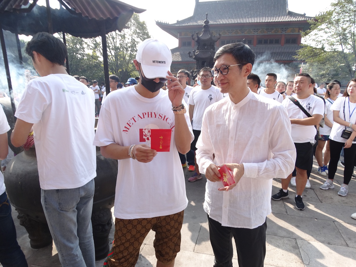 抖音短剧账号简介：创意短剧，笑泪交织，感动无限！